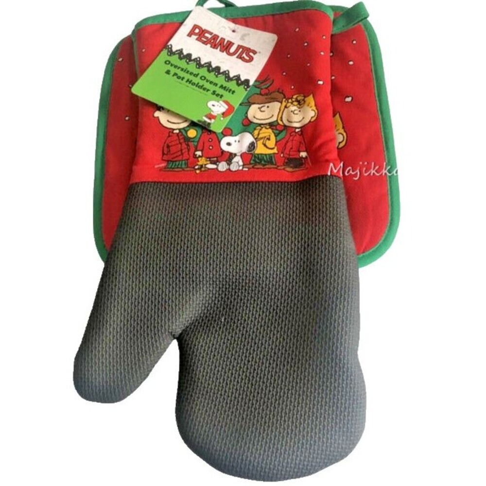 Peanuts Snoopy Christmas Oven Mitt and Potholder Kitchen Neoprene Lined 2 Piece